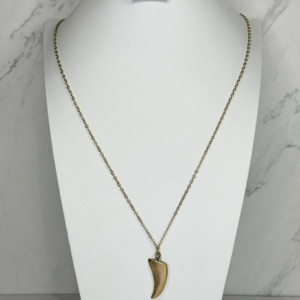 Chico's Gold Tone Horn Pendant Rhinestone Necklace ✨